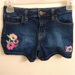Gap Kids Regular fit size 10 juniors cute pair of flower bouquet jean shorts